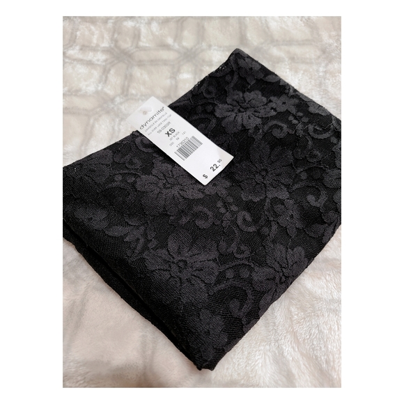 (NEW) All Over Lace Tank Top - Picture 4 of 4